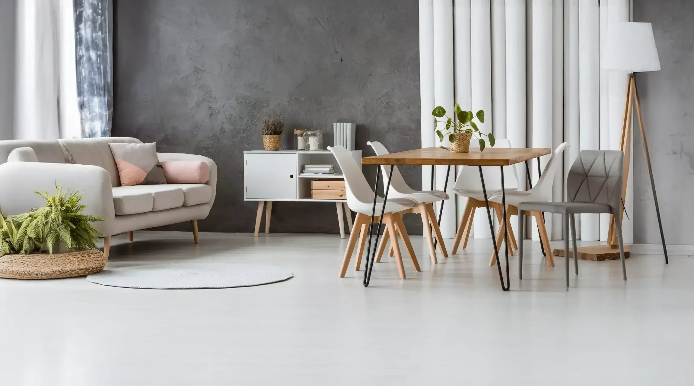 Cuisine moderne avec &icirc;lot central dans int&eacute;rieur r&eacute;sidentiel contemporain